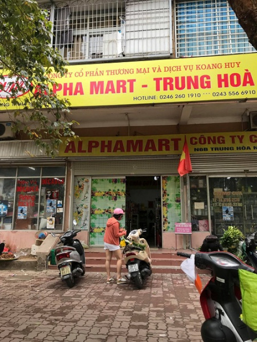 Alpha Mart - Trung Hòa bán tràn lan sản phẩm không có nhãn phụ?